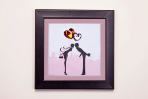 (DH) Emotion Couple Kissing, Black Frame Red, Pink Crystal